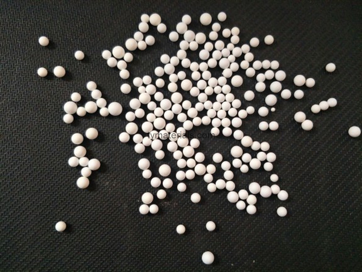 High-performance alumina balls used in industrial applications such as grinding, chemical reactions, and high-temperature environments.